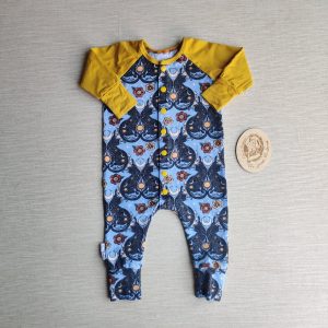 PRE-LOVED; RE-LOVED Age 6-12m Long Sleeve Raglan Romper EUC Mystic Cats/Ochre