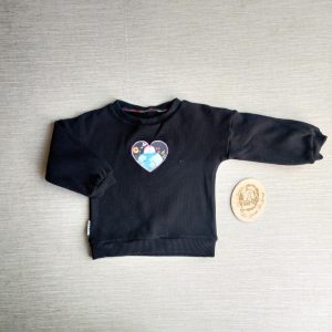 PRE-LOVED; RE-LOVED Age 2 Varsity Waffle Sweater EUC Black/Happy Earth "Heart" with bishop sleeve