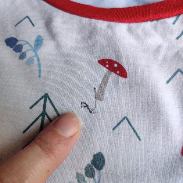 PRE-LOVED; RE-LOVED Age 6 Long Sleeve Raglan T Shirt GUC Winter Wolf/Red - Image 3