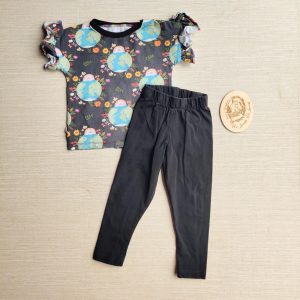 PRE-LOVED; RE-LOVED Age 1 OUTFIT: Frilly Dolman T and Leggings EUC Happy Earth/Black with Poppered Neckline