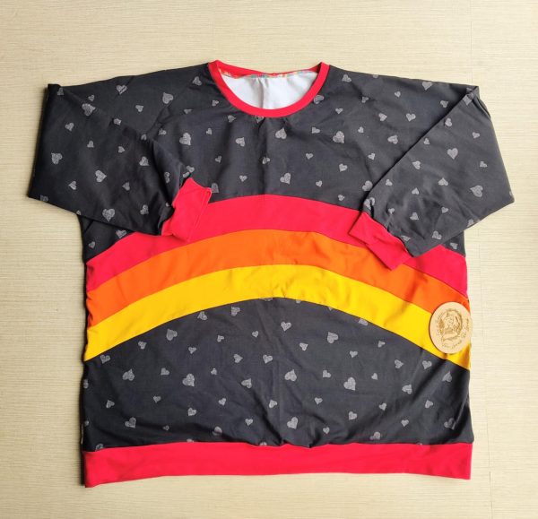 PRE-LOVED; RE-LOVED 7XL Rainbow Sweater EUC MM Black Hearts with bright rainbow