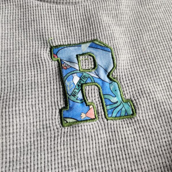 PRE-LOVED; RE-LOVED Age 6 Varsity Waffle Sweater EUC Grey Waffle/Ocean Day "R" - Image 3