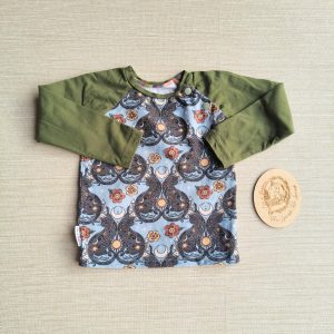 PRE-LOVED; RE-LOVED Age 2 Long Sleeve Raglan T EUC MM Mystic Cats/Khaki with poppered neckline