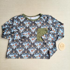 PRE-LOVED; RE-LOVED XXL Long Sleeve Boxy T EUC MM Mystic Cats/Khaki with pocket