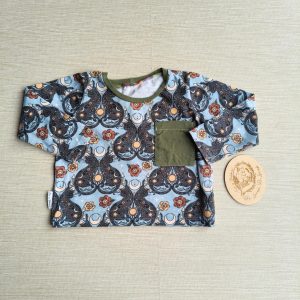 PRE-LOVED; RE-LOVED Age 3 Long Sleeve Boxy T GUC MM Mystic Cats/Khaki with pocket