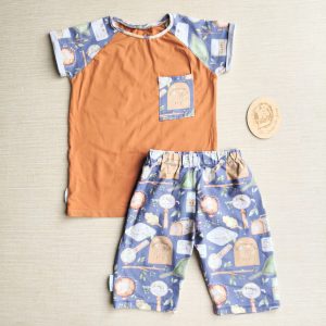 PRE-LOVED; RE-LOVED Age 7 OUTFIT: Raglan T and Relax Fit Jogger Shorts EUC Bug Hunt/Rust
