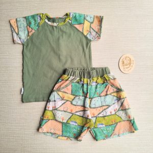PRE-LOVED; RE-LOVED Age 7 OUTFIT: Raglan T and Shorts EUC MM Cornish Countryside with pockets