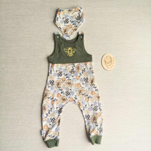 PRE-LOVED; RE-LOVED Age 1 Romper and Bib EUC MM Honey Bees/Khaki