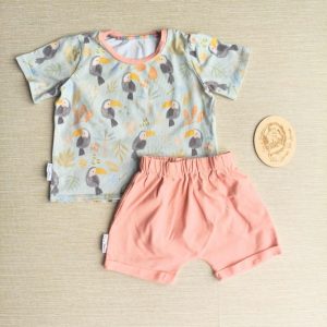 PRE-LOVED; RE-LOVED Age 3 OUTFIT: Boxy T and Shorts GUC MM Toucans/Peach with poppered neckline
