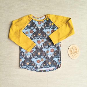PRE-LOVED; RE-LOVED Age 3 Long Sleeve Raglan T EUC MM Mystic Cats/Mustard
