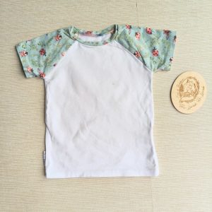 PRE-LOVED; RE-LOVED Age 1 Raglan T GUC Ladybugs/White