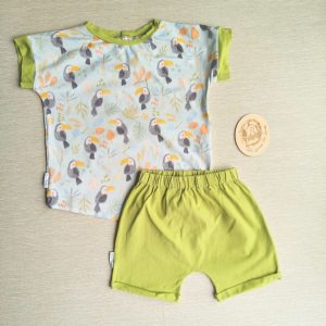 PRE-LOVED; RE-LOVED Age 7 OUTFIT: Slouchy Dolman T and Shorts EUC MM Toucans/Lime Green