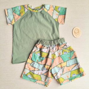 PRE-LOVED; RE-LOVED Age 11 OUTFIT: Baggy Shorts and Raglan T EUC MM Cornish Countryside/Olive