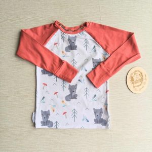 PRE-LOVED; RE-LOVED Age 2 GWM Raglan T GUC Winter Wolf/Red