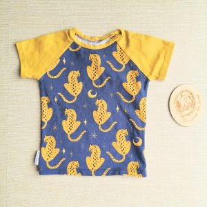 PRE-LOVED; RE-LOVED Age 1 Raglan T GUC Leopards/Mustard